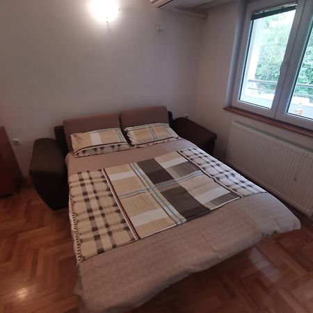 Appartement Zagrebska Flat à Skopje Extérieur photo